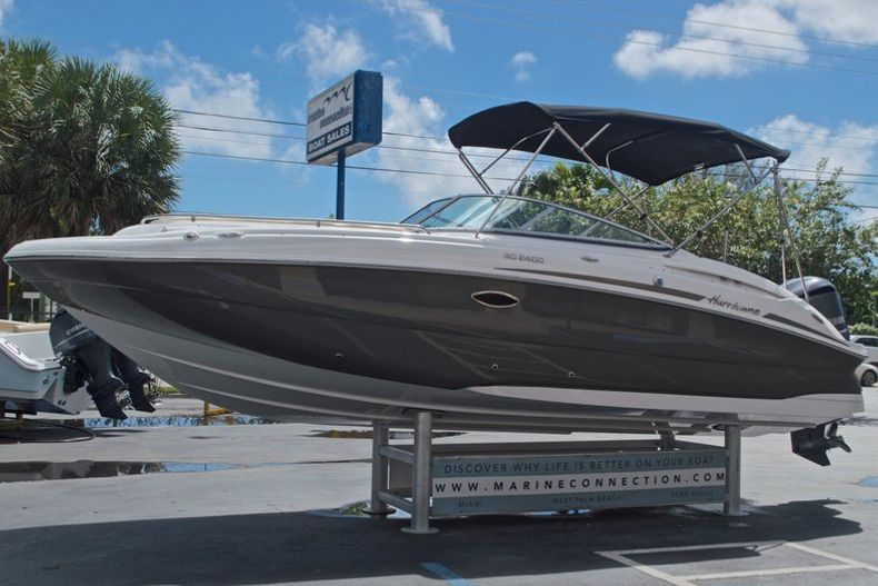 Thumbnail 3 for New 2017 Hurricane SunDeck SD 2400 OB boat for sale in West Palm Beach, FL