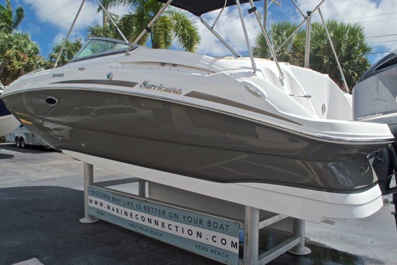 Thumbnail 6 for New 2017 Hurricane SunDeck SD 2400 OB boat for sale in West Palm Beach, FL