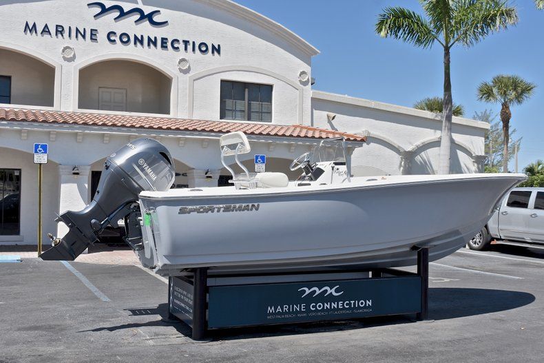Thumbnail 7 for New 2018 Sportsman 19 Island Reef boat for sale in West Palm Beach, FL