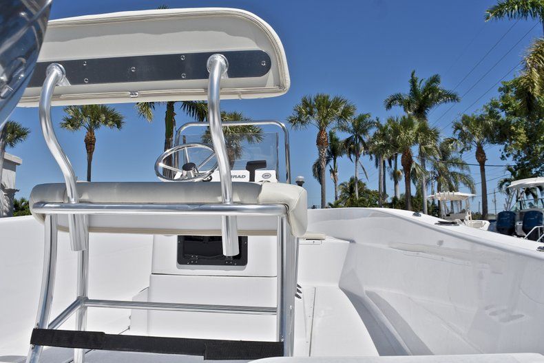 Thumbnail 8 for New 2018 Sportsman 19 Island Reef boat for sale in West Palm Beach, FL