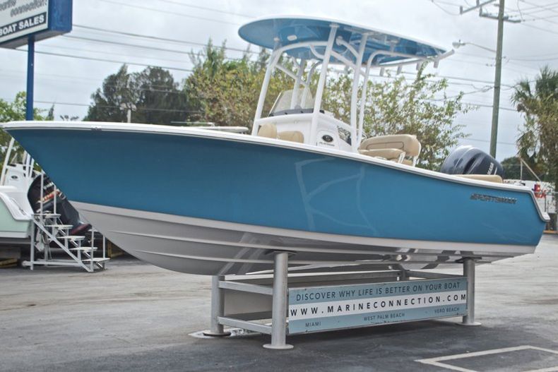 Thumbnail 4 for New 2017 Sportsman Heritage 211 Center Console boat for sale in West Palm Beach, FL