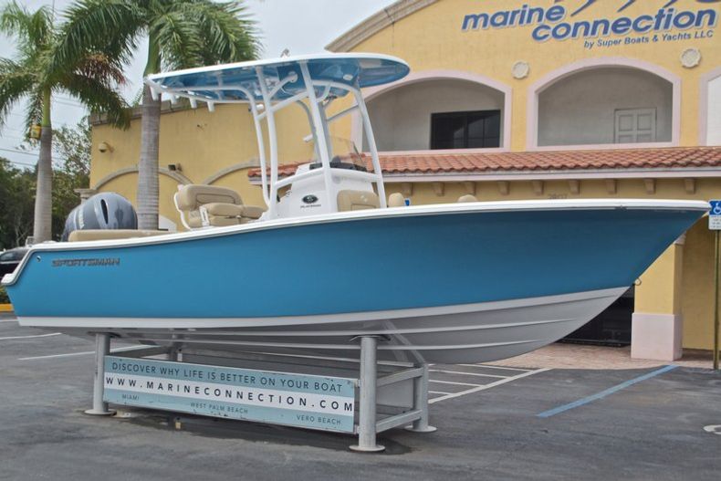 Thumbnail 1 for New 2017 Sportsman Heritage 211 Center Console boat for sale in West Palm Beach, FL
