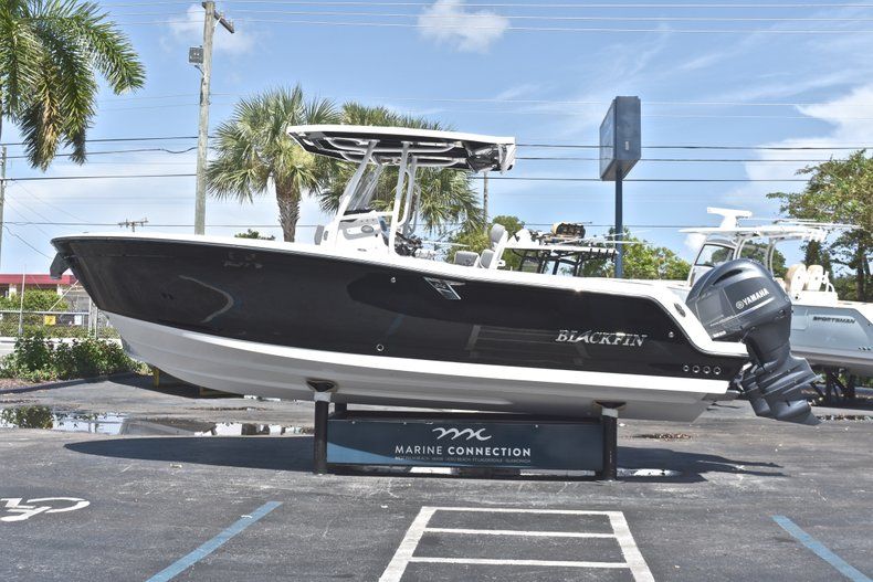 Thumbnail 7 for New 2019 Blackfin 242CC Center Console boat for sale in West Palm Beach, FL