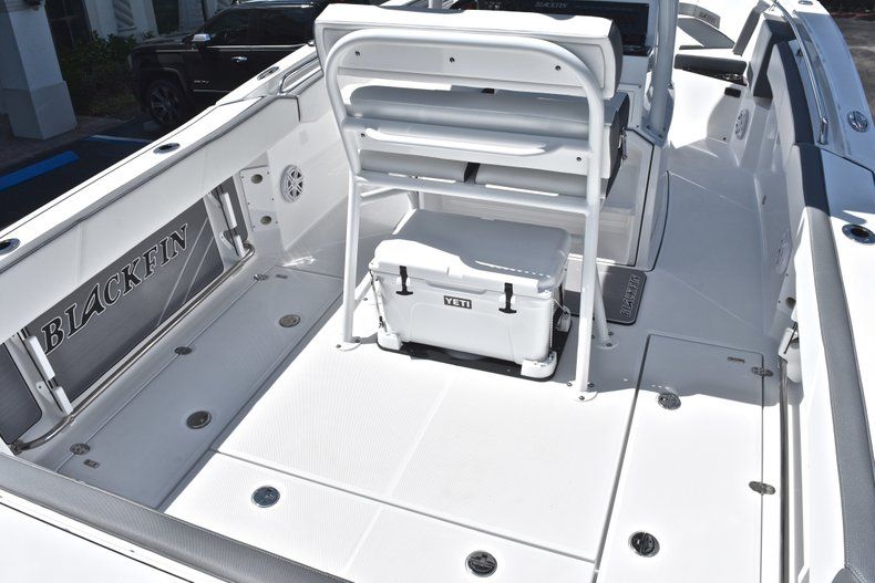 Thumbnail 15 for New 2019 Blackfin 242CC Center Console boat for sale in West Palm Beach, FL