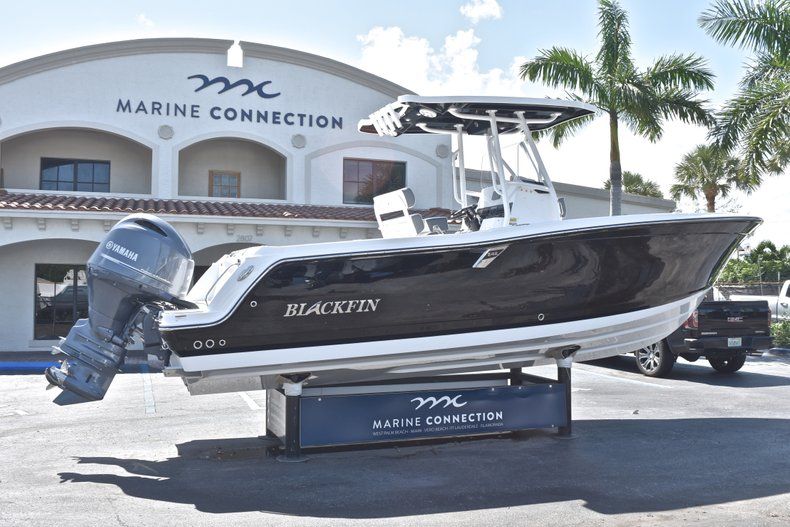 Thumbnail 10 for New 2019 Blackfin 242CC Center Console boat for sale in West Palm Beach, FL