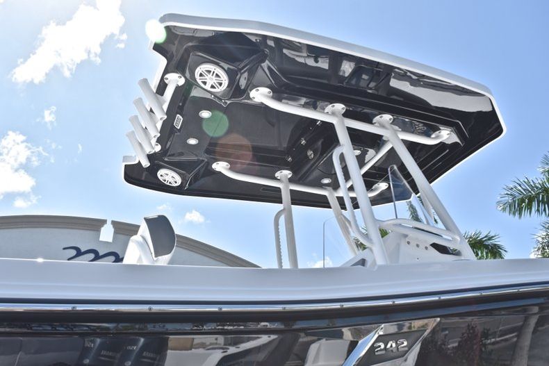 Thumbnail 11 for New 2019 Blackfin 242CC Center Console boat for sale in West Palm Beach, FL
