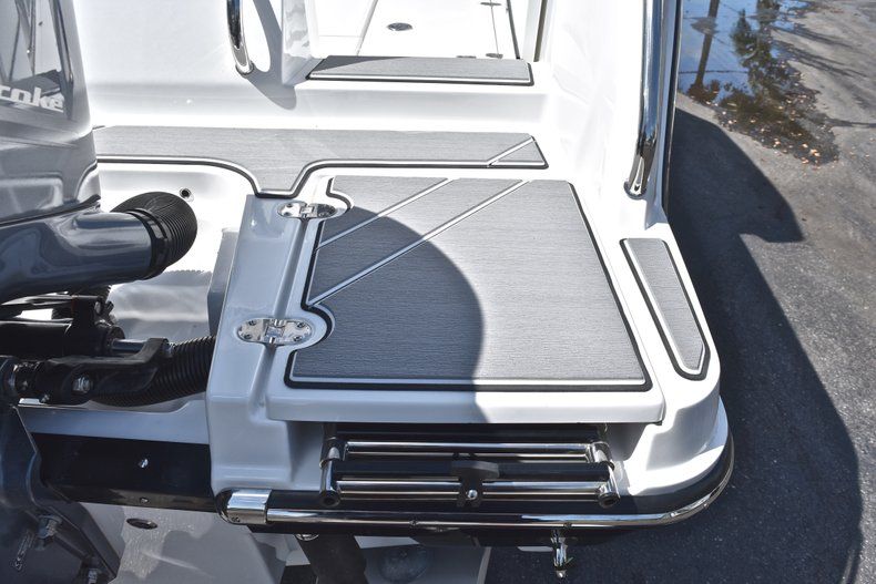 Thumbnail 12 for New 2019 Blackfin 242CC Center Console boat for sale in West Palm Beach, FL