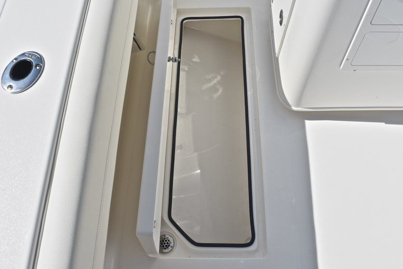 Thumbnail 19 for New 2019 Cobia 277 Center Console boat for sale in Miami, FL