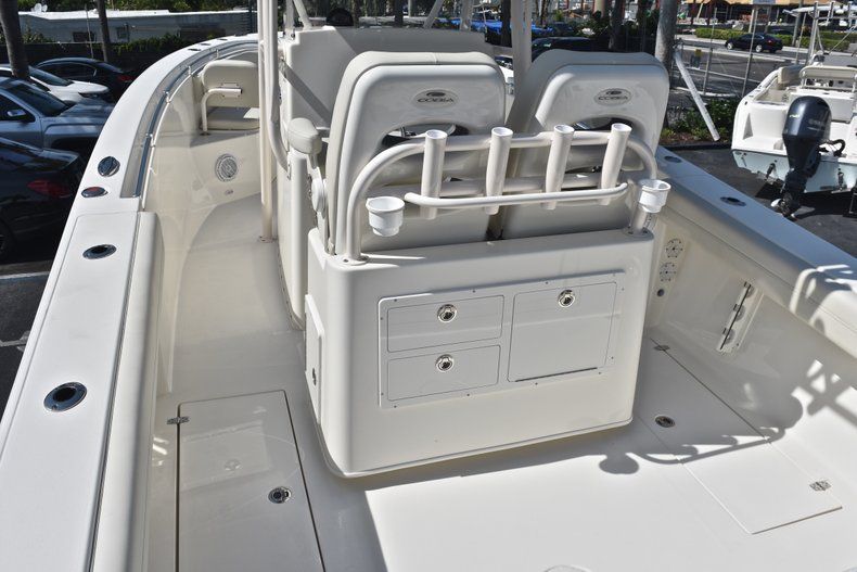 Thumbnail 9 for New 2019 Cobia 277 Center Console boat for sale in Miami, FL