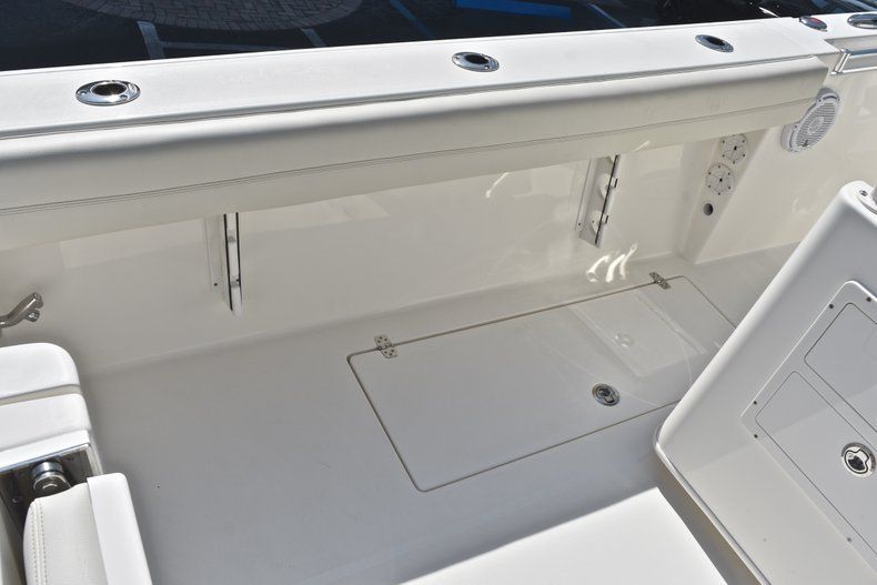 Thumbnail 17 for New 2019 Cobia 277 Center Console boat for sale in Miami, FL