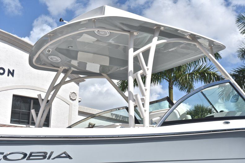 Thumbnail 9 for New 2018 Cobia 280 DC Dual Console boat for sale in West Palm Beach, FL