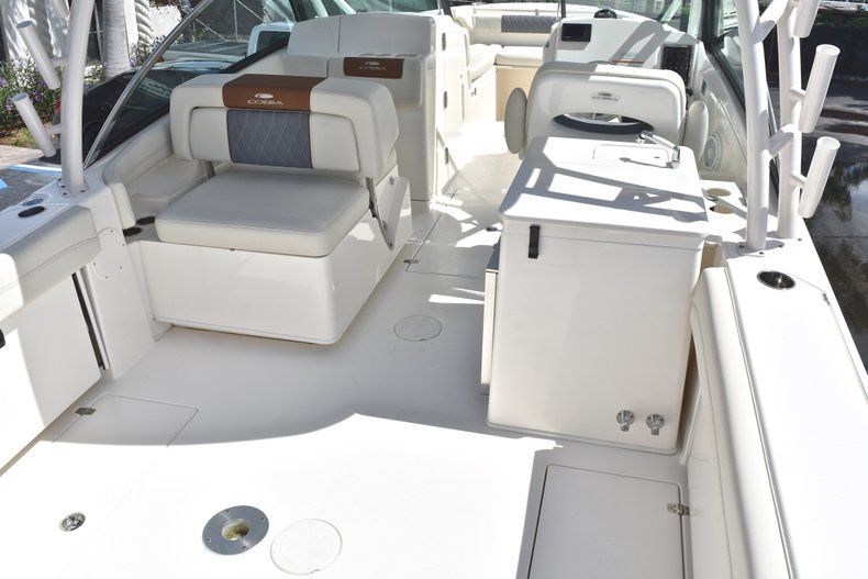 Thumbnail 14 for New 2018 Cobia 280 DC Dual Console boat for sale in West Palm Beach, FL