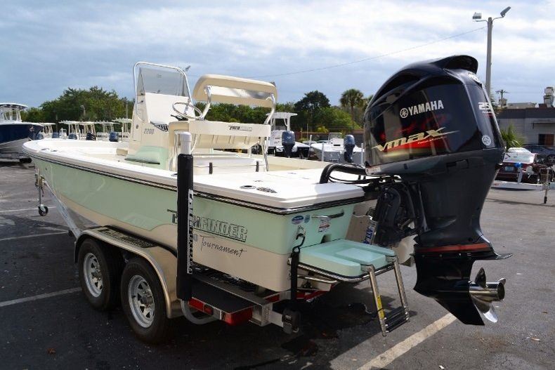 Thumbnail 4 for New 2016 Pathfinder 2200 Tournament Edition boat for sale in Vero Beach, FL