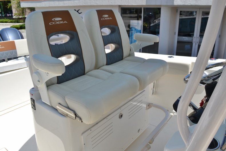 Thumbnail 19 for New 2018 Cobia 277 Center Console boat for sale in Islamorada, FL