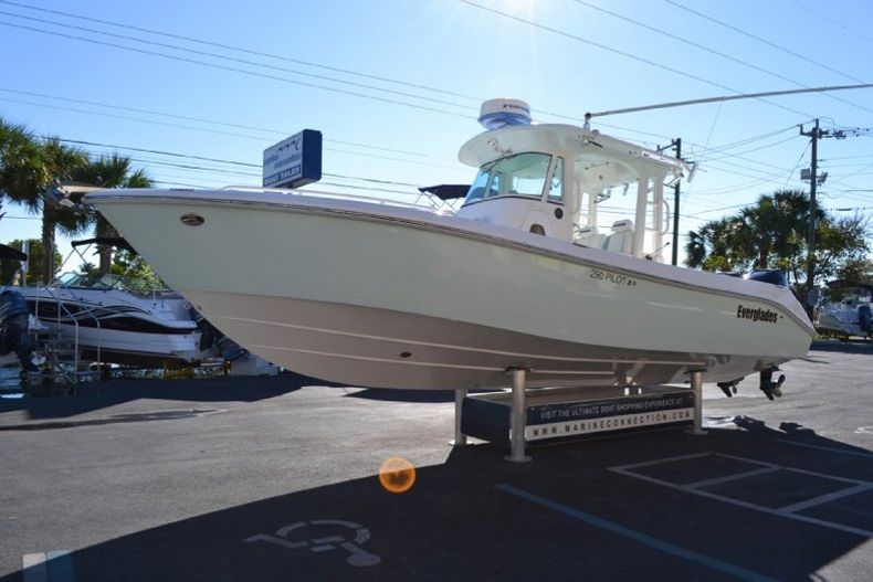 Thumbnail 7 for Used 2006 Everglades 290 Pilot boat for sale in West Palm Beach, FL