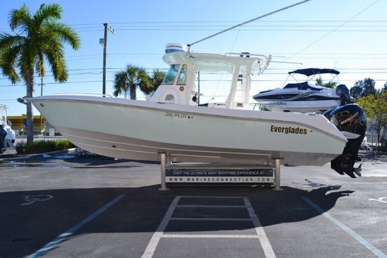 Thumbnail 8 for Used 2006 Everglades 290 Pilot boat for sale in West Palm Beach, FL