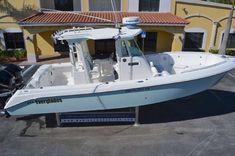 Thumbnail 136 for Used 2006 Everglades 290 Pilot boat for sale in West Palm Beach, FL
