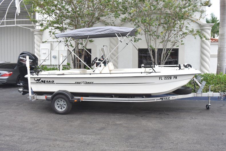 Thumbnail 1 for Used 2013 Mako Pro Skiff 17 Center Console boat for sale in West Palm Beach, FL
