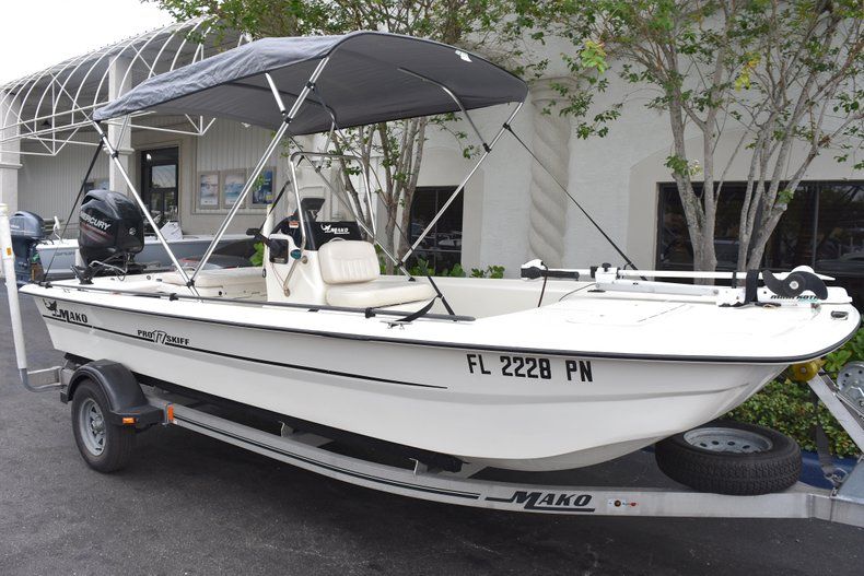 Thumbnail 2 for Used 2013 Mako Pro Skiff 17 Center Console boat for sale in West Palm Beach, FL