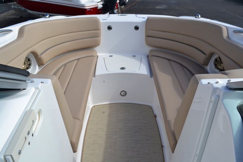 Thumbnail 12 for New 2015 Hurricane SunDeck SD 2690 OB boat for sale in West Palm Beach, FL