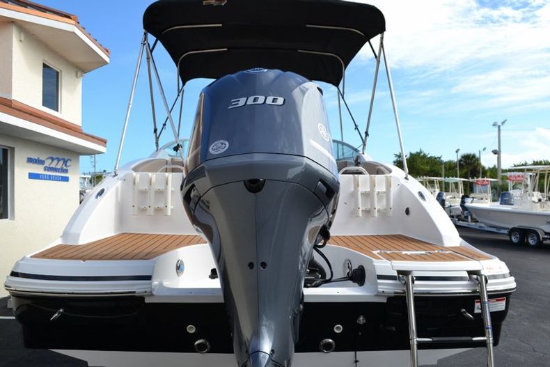 Thumbnail 5 for New 2015 Hurricane SunDeck SD 2690 OB boat for sale in West Palm Beach, FL