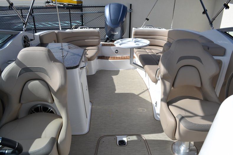 Thumbnail 18 for New 2015 Hurricane SunDeck SD 2690 OB boat for sale in West Palm Beach, FL