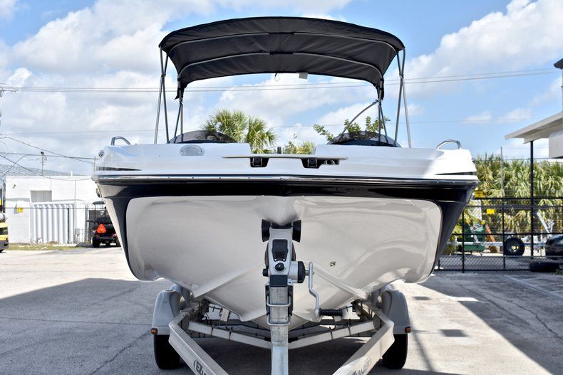 Thumbnail 2 for New 2018 Hurricane 218 SunDeck Sport OB boat for sale in Fort Lauderdale, FL