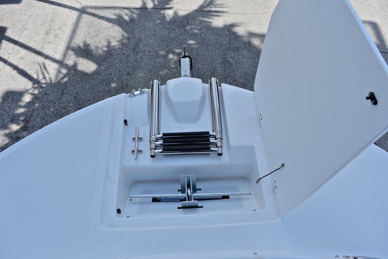 Thumbnail 43 for New 2018 Hurricane 218 SunDeck Sport OB boat for sale in Fort Lauderdale, FL
