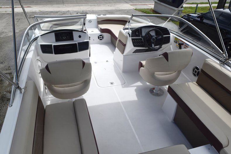 Thumbnail 12 for New 2019 Hurricane 217 SunDeck OB boat for sale in West Palm Beach, FL