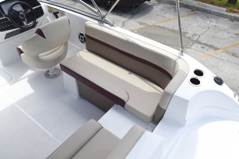 Thumbnail 14 for New 2019 Hurricane 217 SunDeck OB boat for sale in West Palm Beach, FL