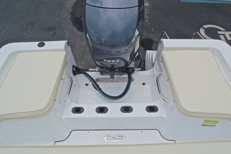Thumbnail 11 for New 2016 Sportsman 17 Island Reef boat for sale in Miami, FL