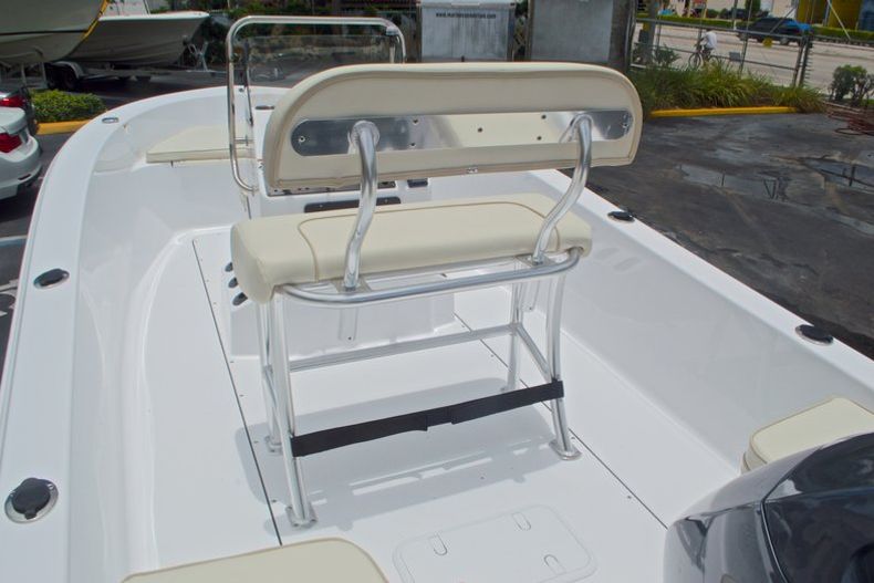 Thumbnail 8 for New 2016 Sportsman 17 Island Reef boat for sale in Miami, FL