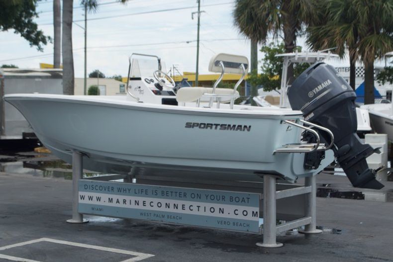 Thumbnail 5 for New 2016 Sportsman 17 Island Reef boat for sale in Miami, FL