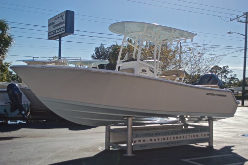Thumbnail 3 for New 2017 Sportsman Heritage 211 Center Console boat for sale in West Palm Beach, FL