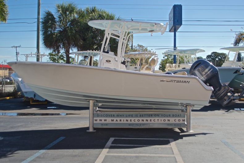 Thumbnail 4 for New 2017 Sportsman Heritage 211 Center Console boat for sale in West Palm Beach, FL