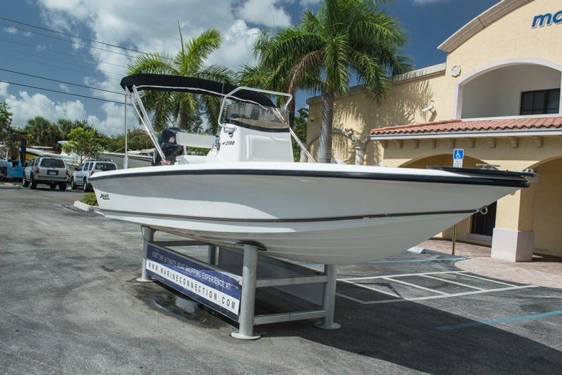 Thumbnail 1 for Used 1999 Mako BayShark 2100 boat for sale in West Palm Beach, FL