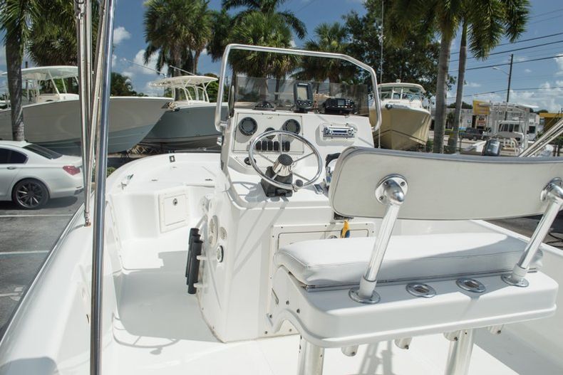 Thumbnail 9 for Used 1999 Mako BayShark 2100 boat for sale in West Palm Beach, FL