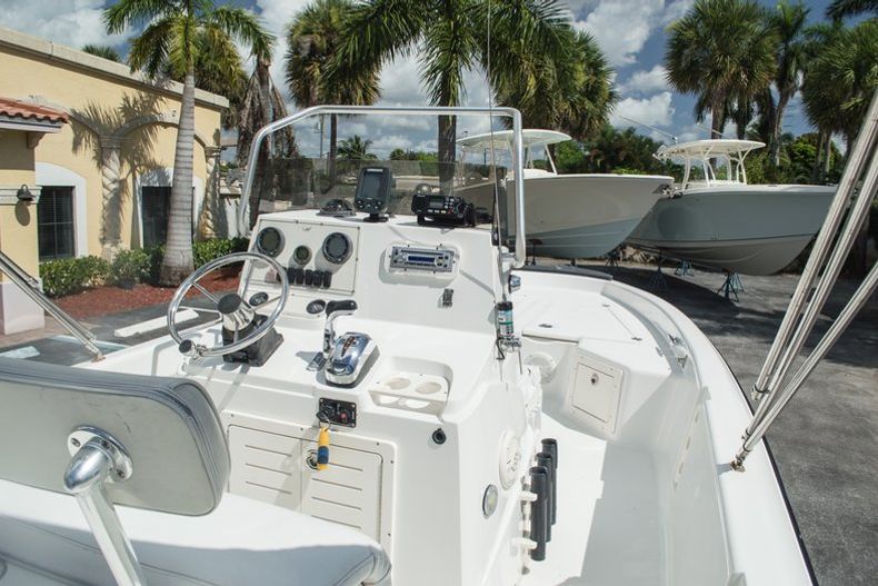 Thumbnail 10 for Used 1999 Mako BayShark 2100 boat for sale in West Palm Beach, FL