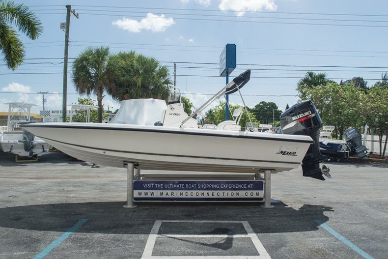 Thumbnail 3 for Used 1999 Mako BayShark 2100 boat for sale in West Palm Beach, FL