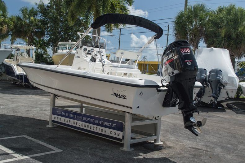 Thumbnail 4 for Used 1999 Mako BayShark 2100 boat for sale in West Palm Beach, FL