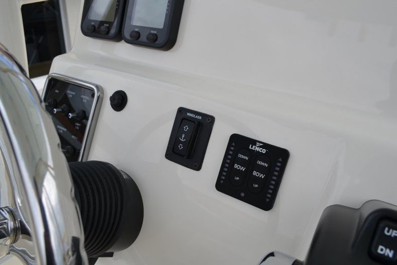 Thumbnail 19 for New 2015 Cobia 237 Center Console boat for sale in Vero Beach, FL