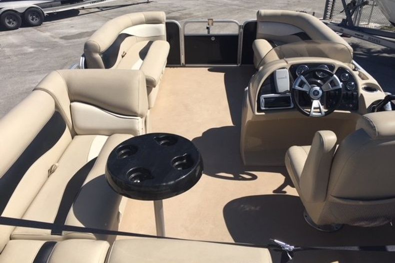 Thumbnail 3 for Used 2015 Sweetwater 2086 Cruise 3 Gate boat for sale in Fort Lauderdale, FL