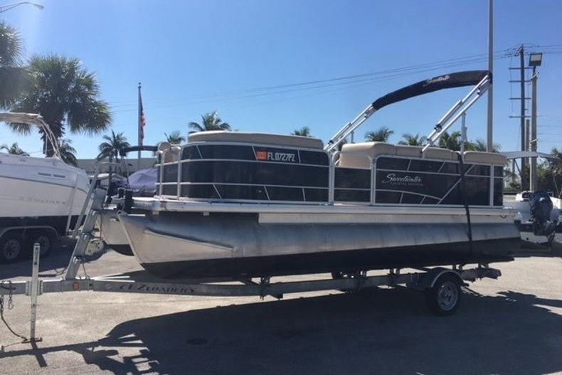 Thumbnail 1 for Used 2015 Sweetwater 2086 Cruise 3 Gate boat for sale in Fort Lauderdale, FL