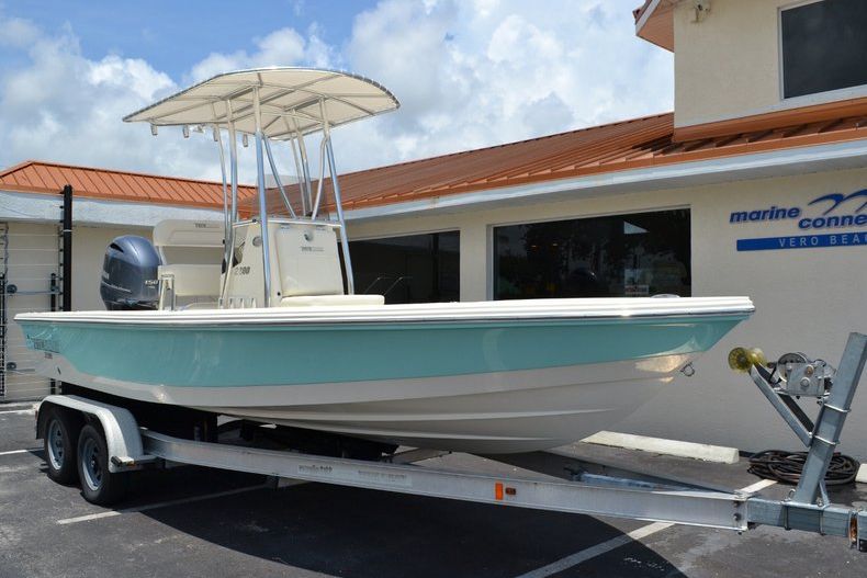 Thumbnail 1 for New 2015 Pathfinder 2200 TRS Bay Boat boat for sale in Vero Beach, FL