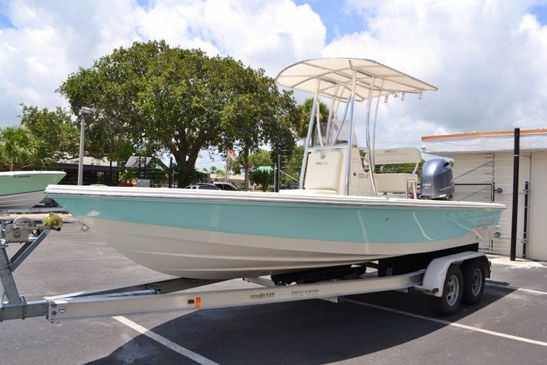 Thumbnail 3 for New 2015 Pathfinder 2200 TRS Bay Boat boat for sale in Vero Beach, FL