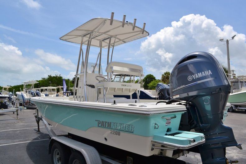 Thumbnail 4 for New 2015 Pathfinder 2200 TRS Bay Boat boat for sale in Vero Beach, FL