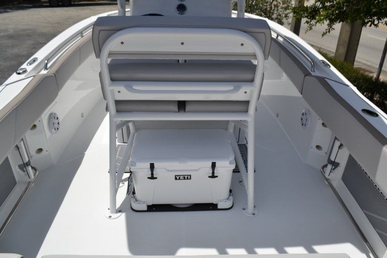 Thumbnail 11 for New 2019 Blackfin 212CC Center Console boat for sale in Vero Beach, FL