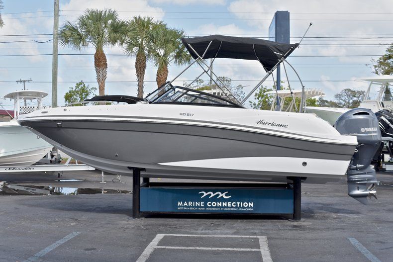 Thumbnail 5 for New 2018 Hurricane 217 SunDeck OB boat for sale in Vero Beach, FL