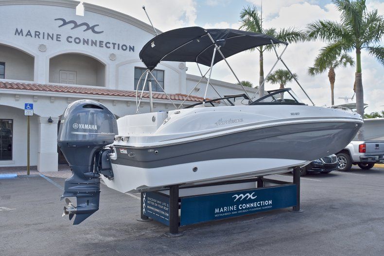 Thumbnail 8 for New 2018 Hurricane 217 SunDeck OB boat for sale in Vero Beach, FL