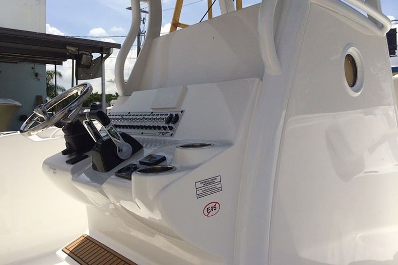 Thumbnail 5 for New 2015 Tidewater 280 CC Adventure Center Console boat for sale in Miami, FL